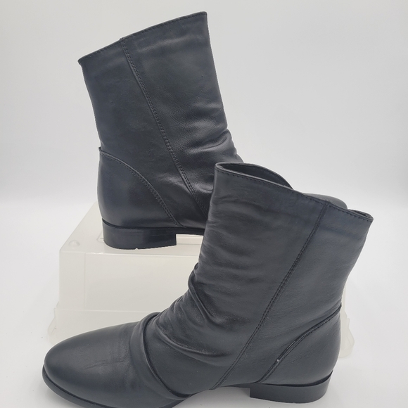 Womans Medici Black Ankle Boot Gold Zipper Size 38/7.5 - Picture 6 of 10